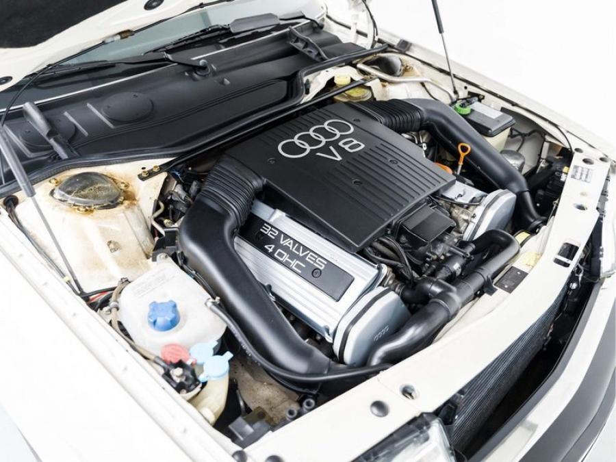 Моторный отсек Audi V8 1990 года  (EU) (фото 39 из 84)